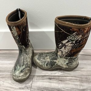 Kids Camo Muck Boots